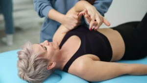 Fyzioterapia ramena v ľahu na podložke